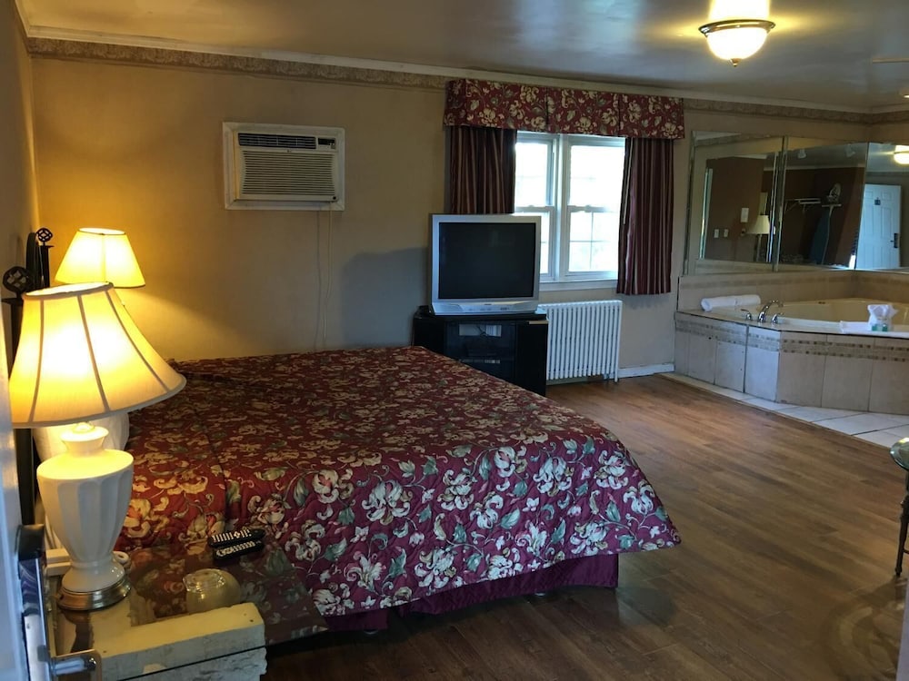 Colonie inn and Suites - photo 8