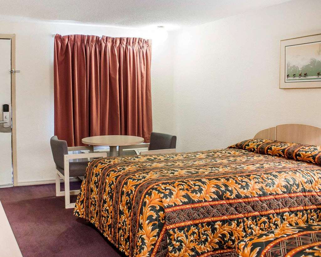 Rodeway Inn Findlay University Area - photo 17