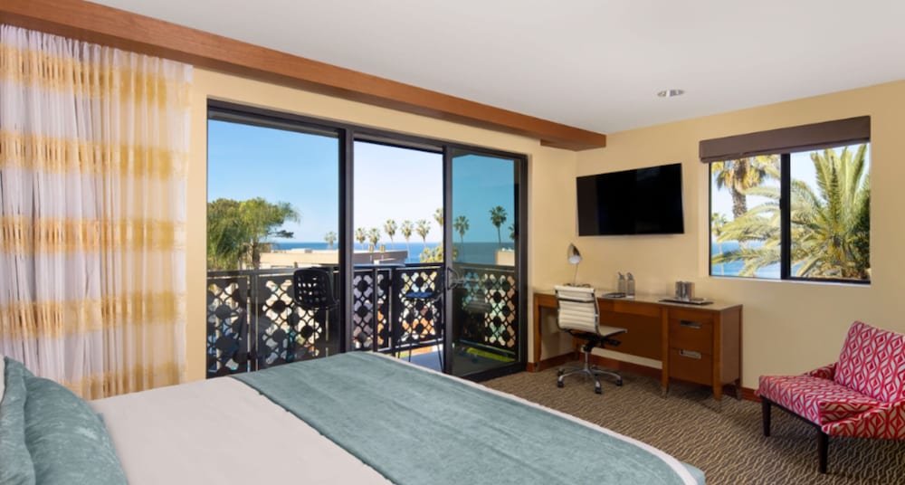 Cormorant Boutique Hotel - photo 17