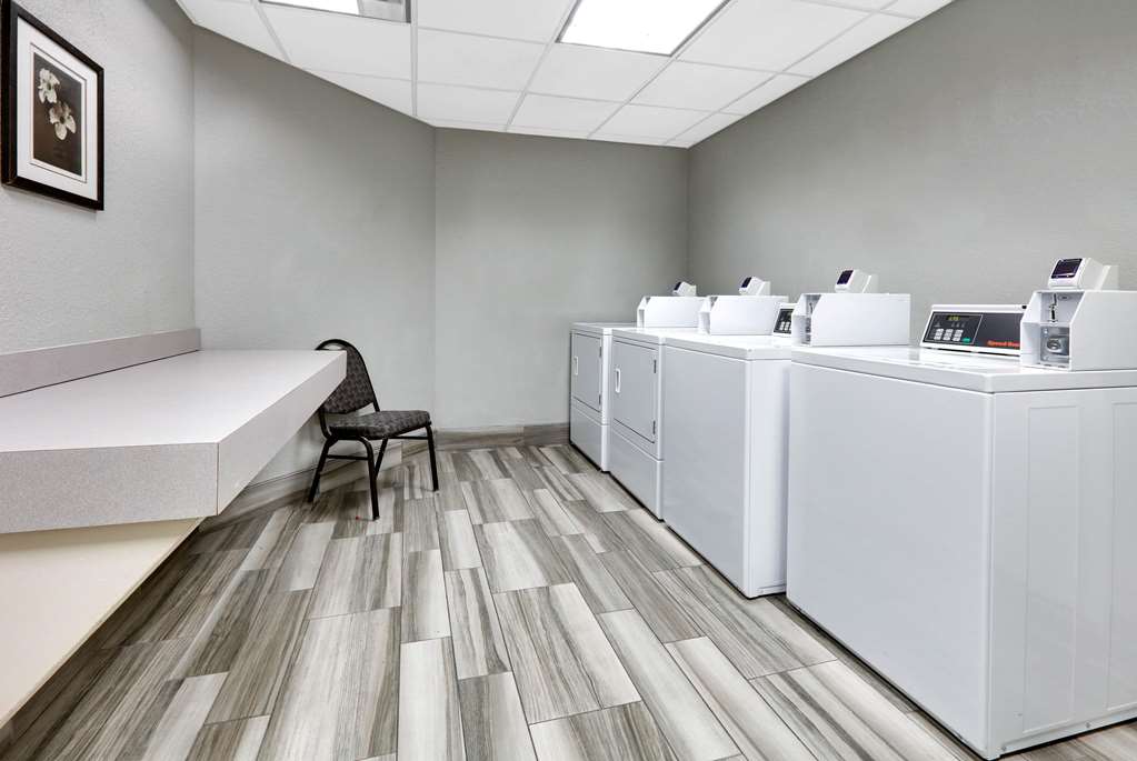 La Quinta Inn & Suites by Wyndham Dallas North Central - photo 28