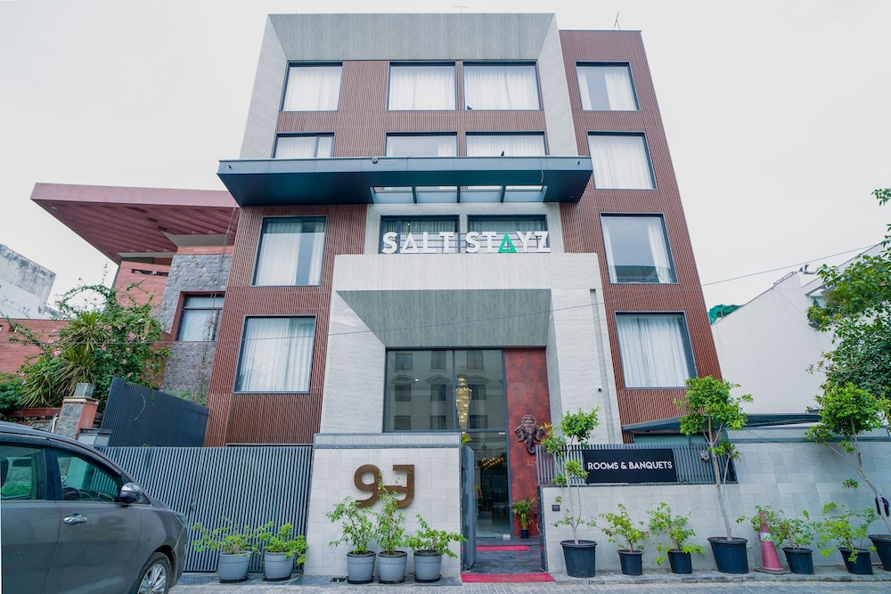 Saltstayz Le Icon Cyber Hub in Gurgaon, India