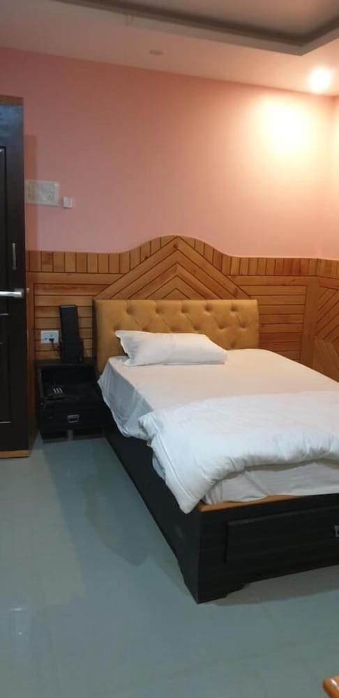 Hotel Pushpanjali in Pithoragarh, India