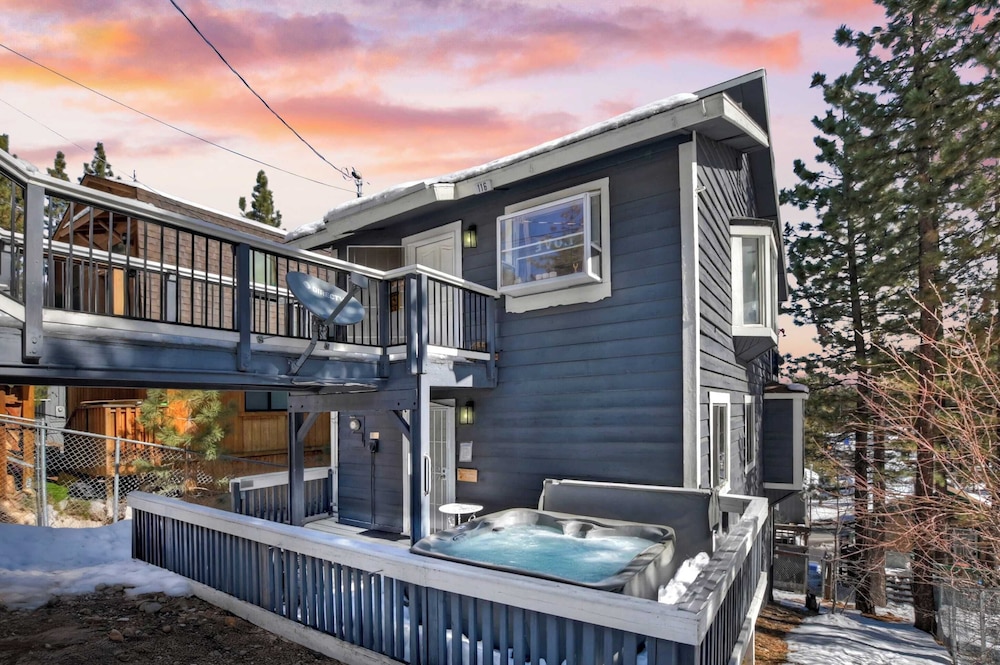 Mountain Palette by AvantStay Hot Tub Game Room Deck Sweeping Views