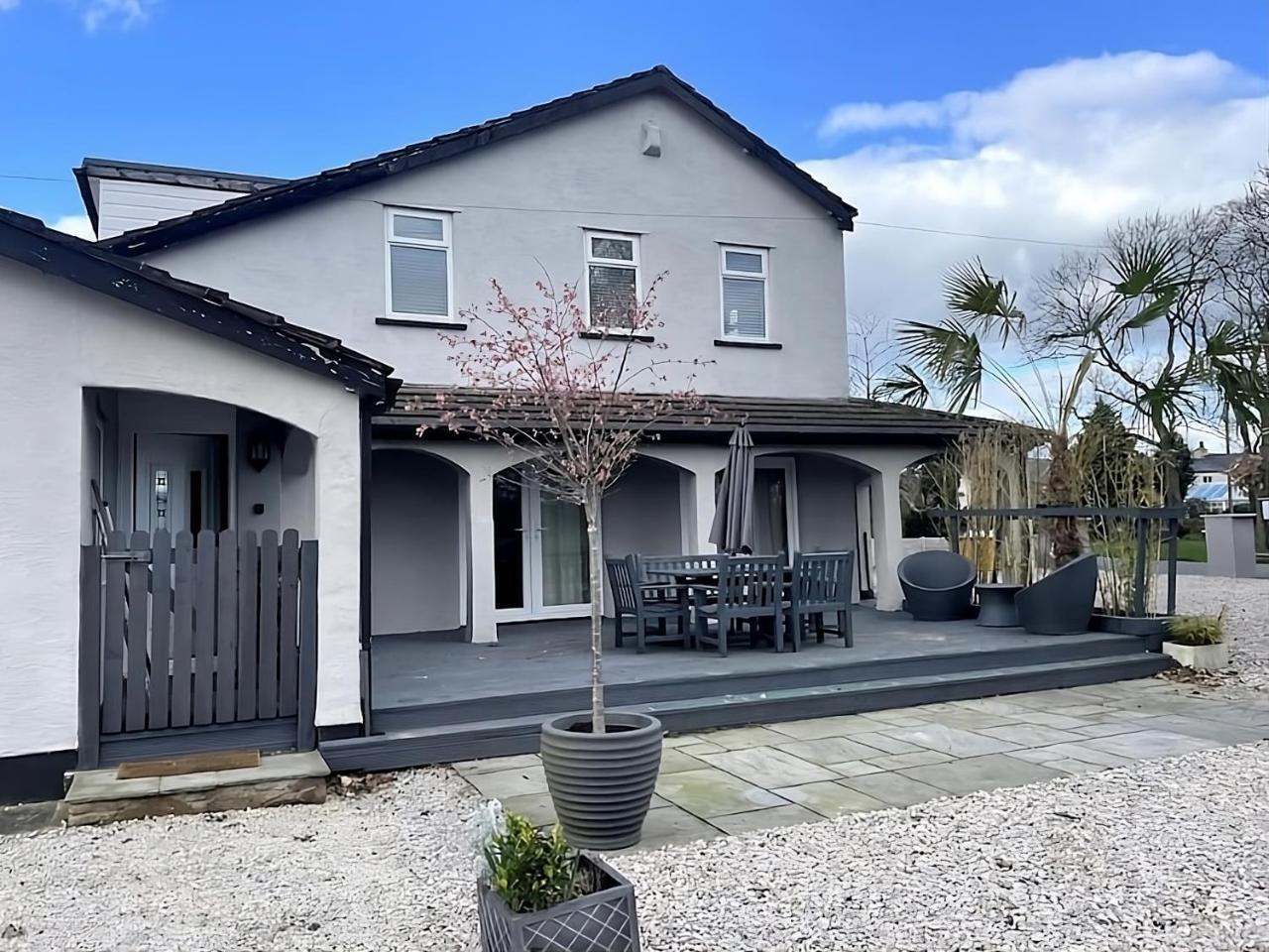 Spacious 2 Bed Ribble Valley Apartments — 4-Star Luxury Hotel in Blackburn, United Kingdom