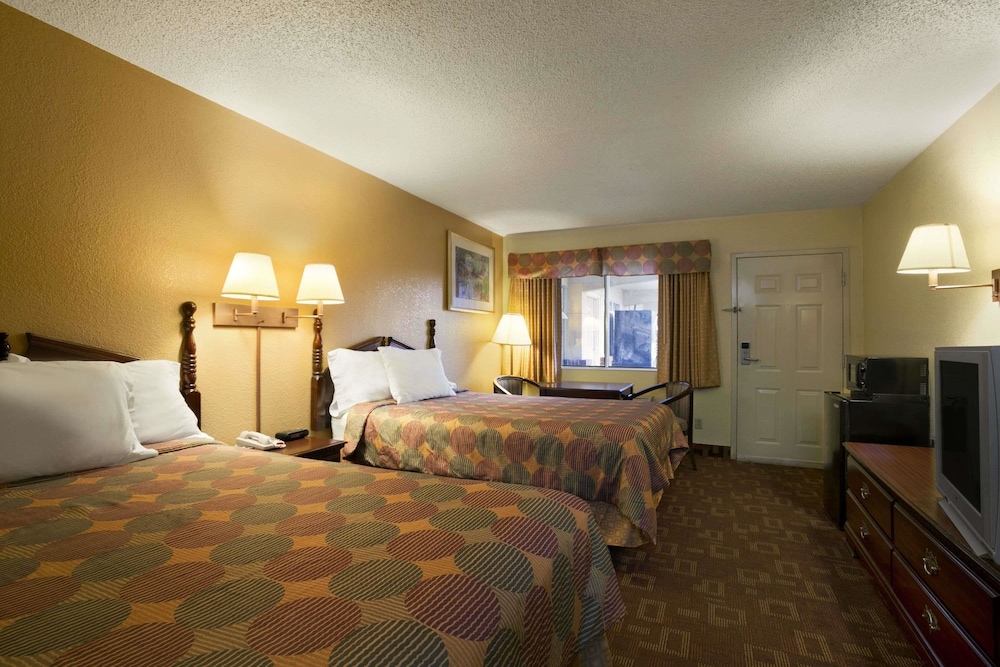 Days Inn by Wyndham Nashville Airport - photo 8
