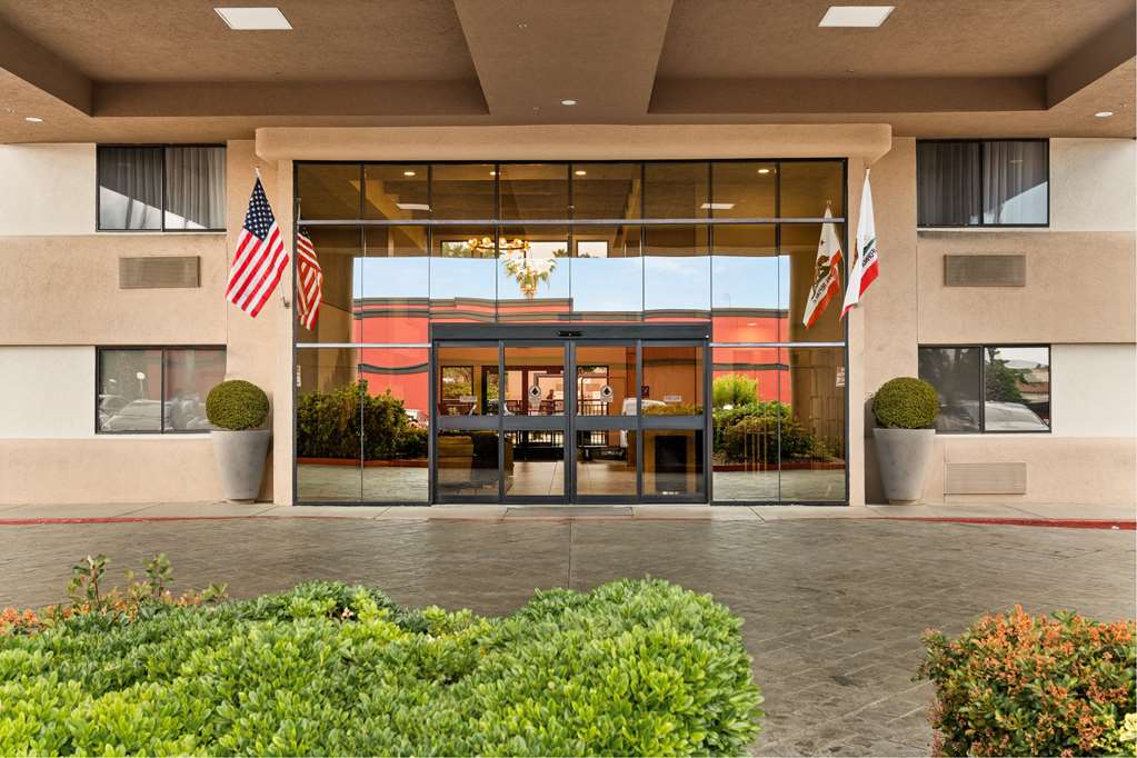 Oxford Suites Redding - photo 17