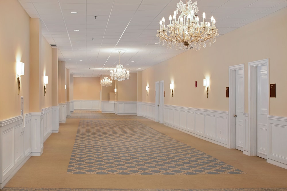 Westford Regency Inn and Conference Center - photo 13