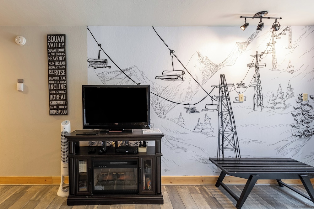 Flurry by Avantstay Tahoe Donner Home w Access to Northstar Resort Community - photo 13