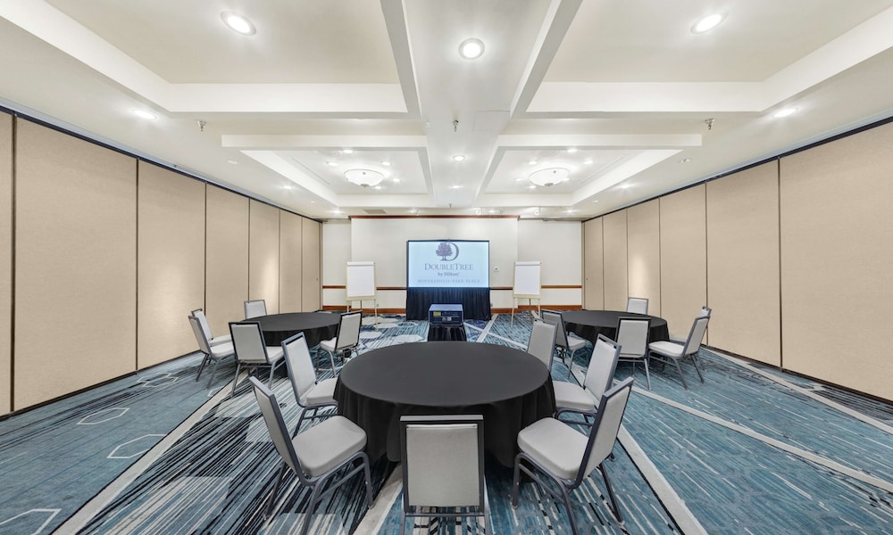 DoubleTree by Hilton Minneapolis Park Place - photo 60