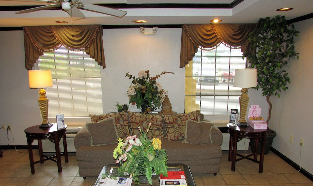 Days Inn & Suites by Wyndham Fort Valley - photo 29