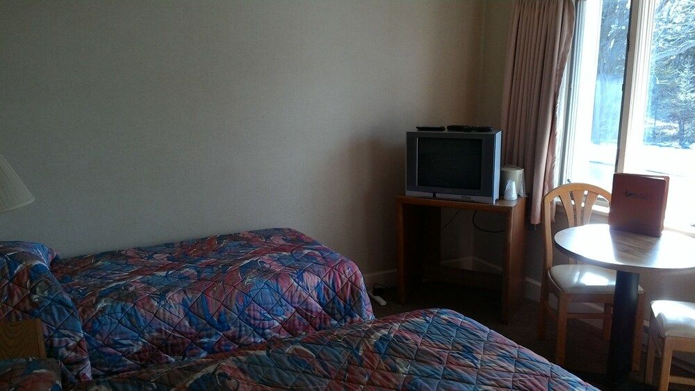 Spruceglen Inn - photo 6