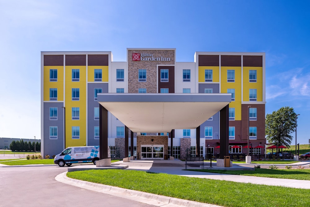 Hilton Garden Inn Kansas City Airport - photo 49