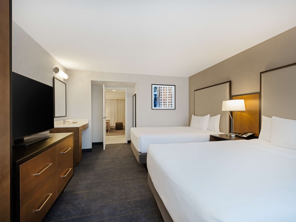 Embassy Suites by Hilton Chicago Downtown River North - photo 13