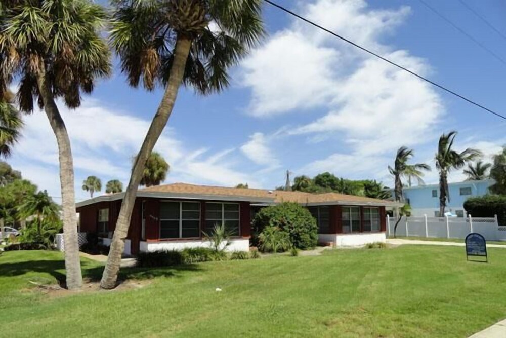 Bollinger Duplex Both Sides - carbon neutral hotel in Holmes Beach