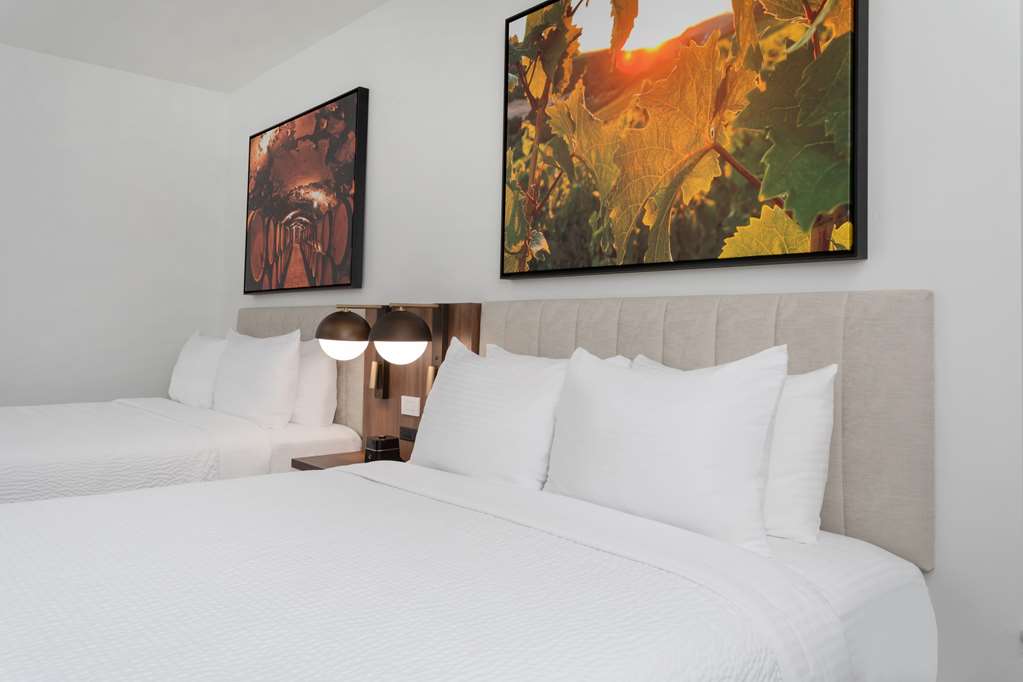 La Quinta Inn & Suites by Wyndham Galt Lodi North - photo 32
