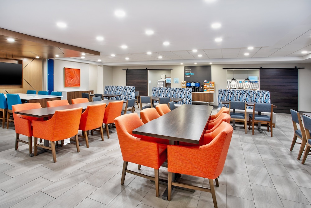 Holiday Inn Express Hotel & Suites Belleville by IHG - photo 56