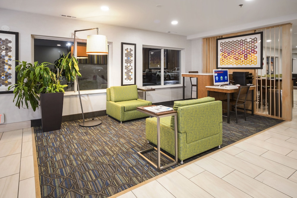 Holiday Inn Express Chicago NW Vernon Hills an IHG Hotel - photo 2