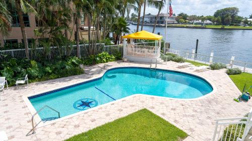 Waterfront Studio Pool Beach Intercostal 5 - photo 25