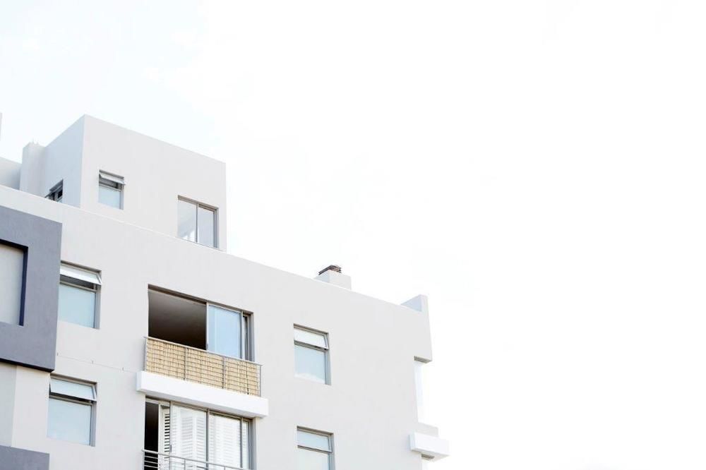 Luxury 1BR Green Point Walk to Sea Point Promenade Rooftop Pool Secure Parking — 4-Star Luxury Hotel in Cape Town, South Africa