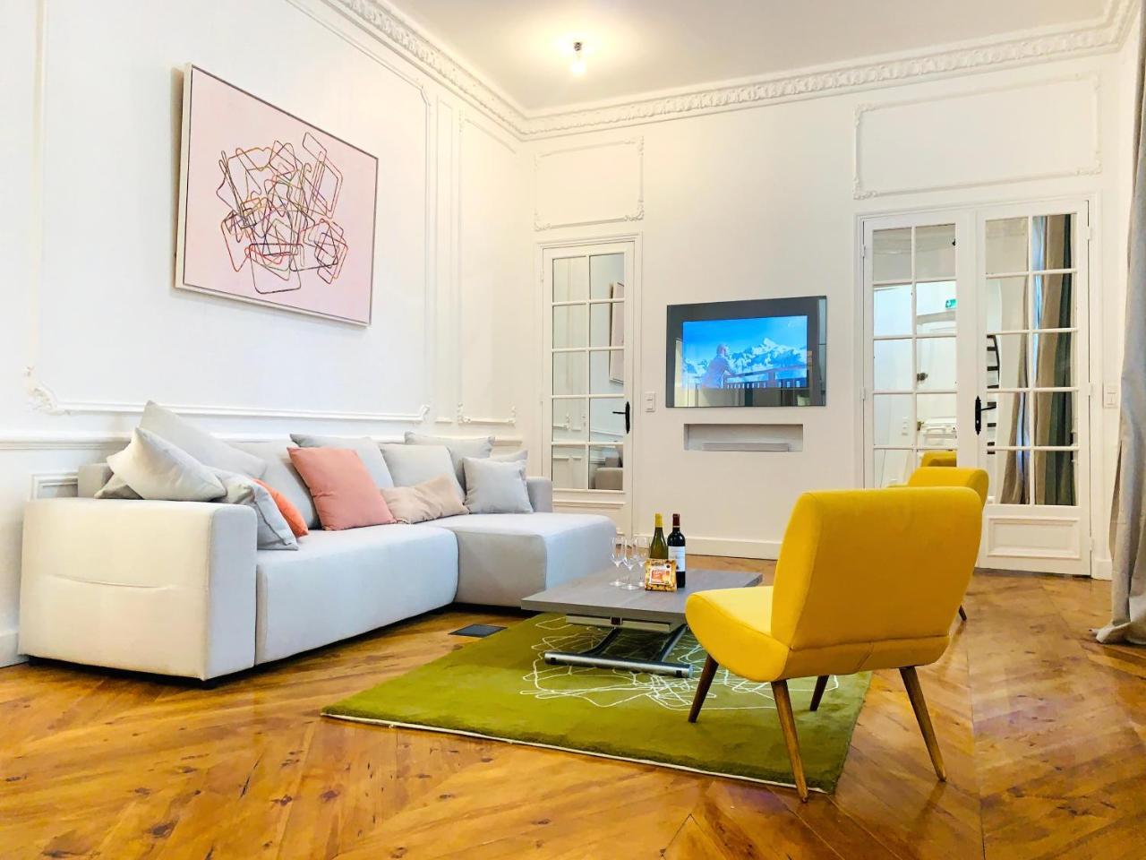 2 Bedrooms Paris Centre Champs Elysees — 4-Star Luxury Hotel in Paris, France