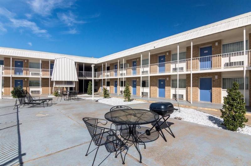 Motel 6 Clinton OK - photo 17