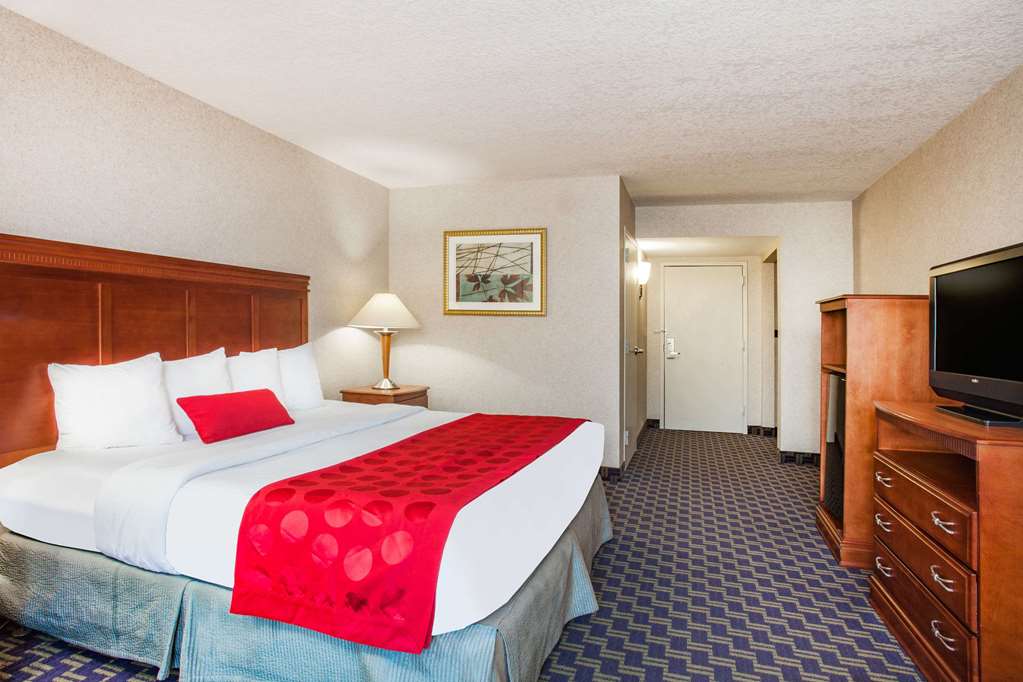Ramada by Wyndham Jacksonville I 95 by Butler Blvd - photo 44