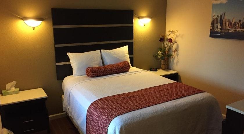 Relax Inn North Babylon - photo 11