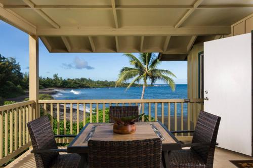 Hana Kai Maui #4 Nanuʻalele Oceanfront 1 BR — 4-Star Luxury Hotel in Hana, United States