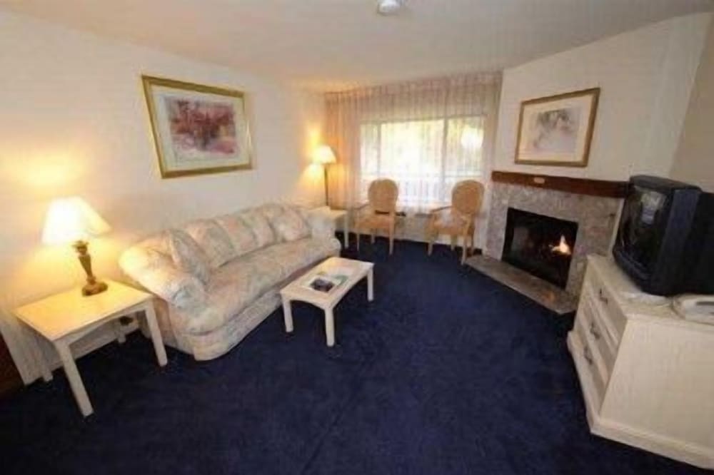 Monarch Resort - photo 16