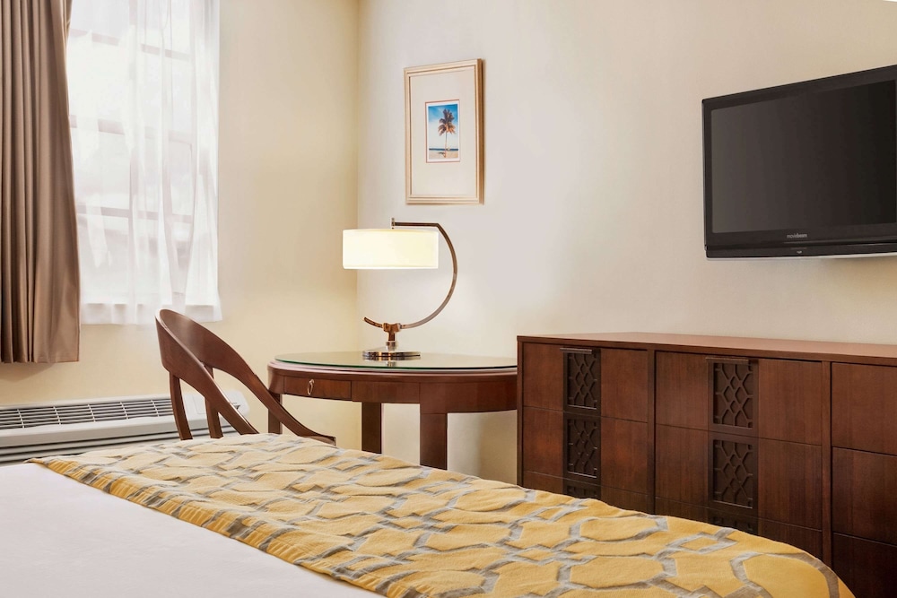 Belmont Inn & Suites - photo 3