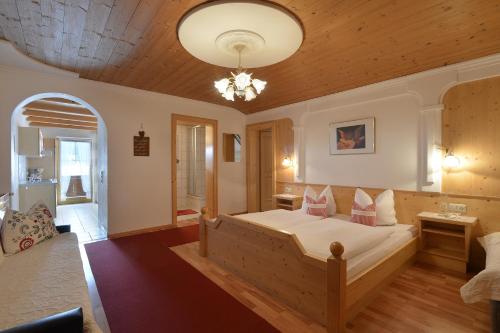 Hüttschmiedhof - carbon neutral hotel in Koessen