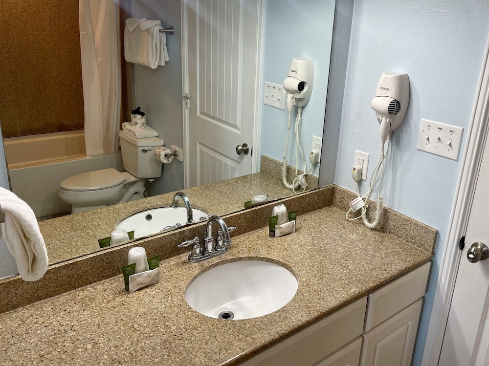 Beachgate Condo Suites And Hotel 511 512a 512b 3 Bedroom Condo - photo 6