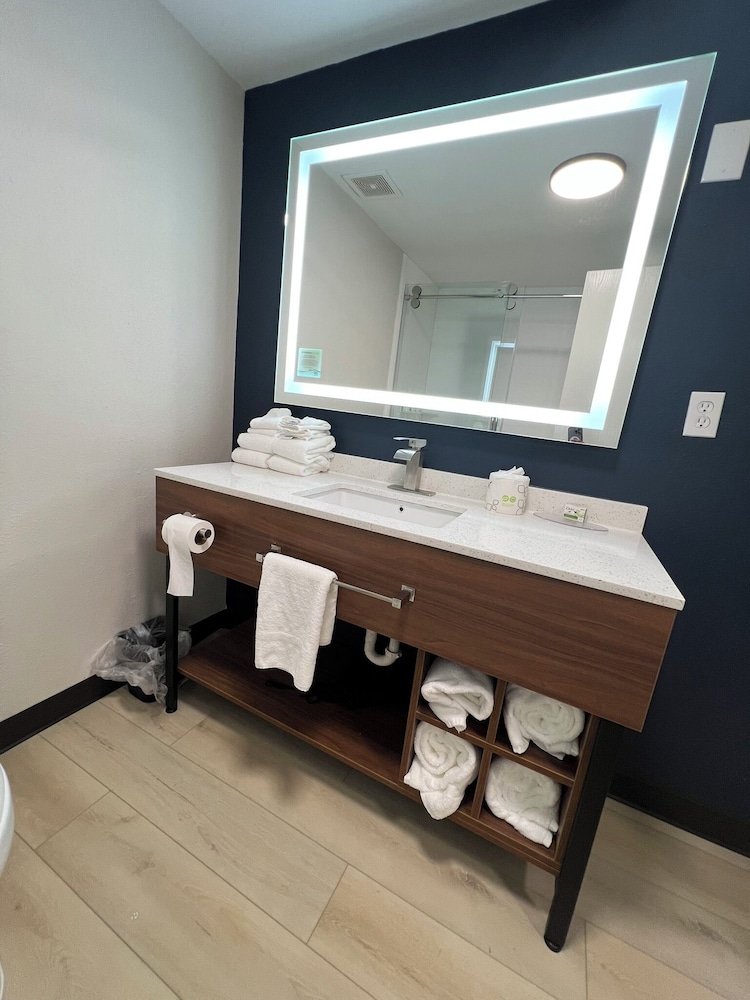 Wingate by Wyndham Dublin Near Claytor Lake State Park - photo 37