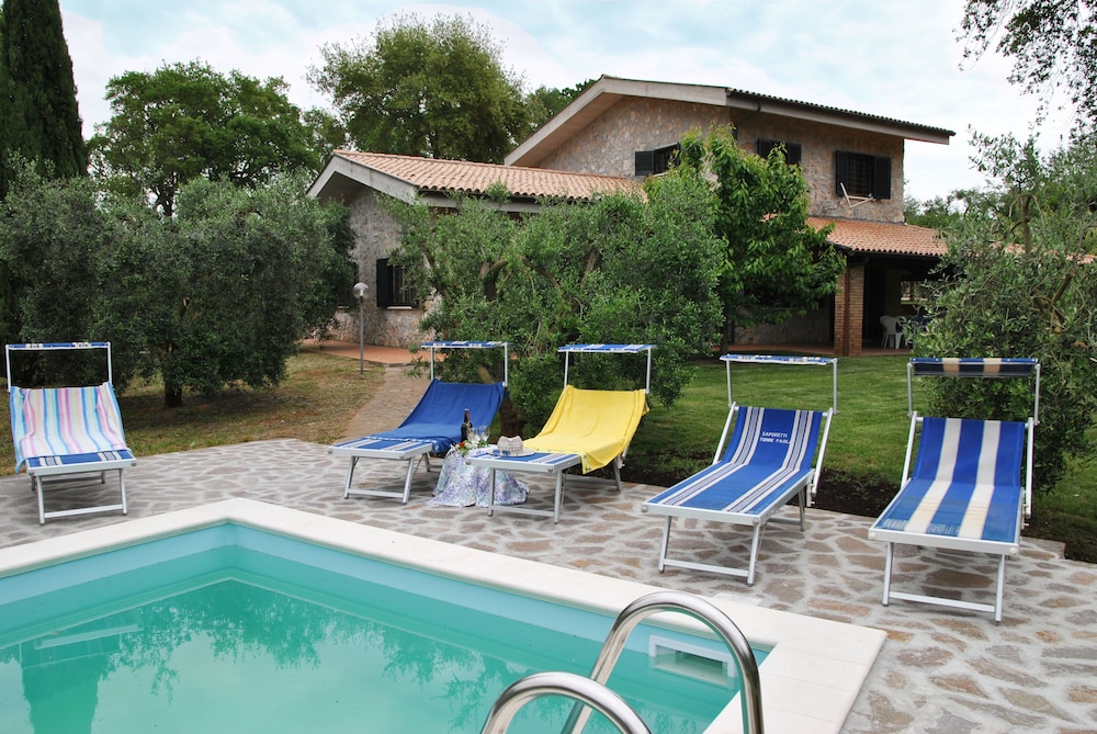 Villa Il Casolare Country House With Pool on Sperlonga's Hill — 4-Star Luxury Hotel in Itri, Italy