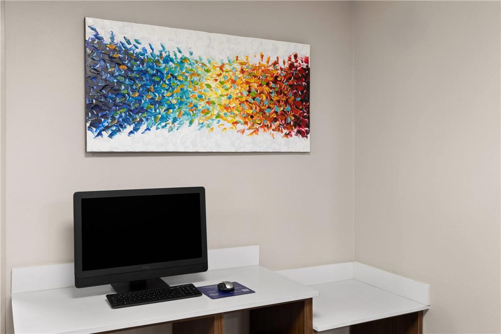 La Quinta Inn & Suites by Wyndham Houston Stafford Sugarland - photo 30