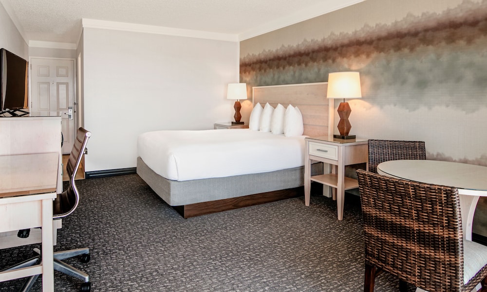 Hallmark Resort Newport - photo 17
