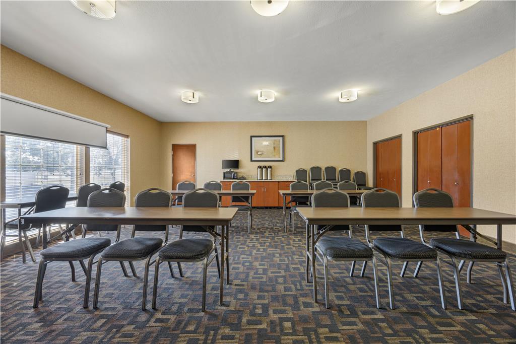 Best Western Plus Prairie Inn - photo 9
