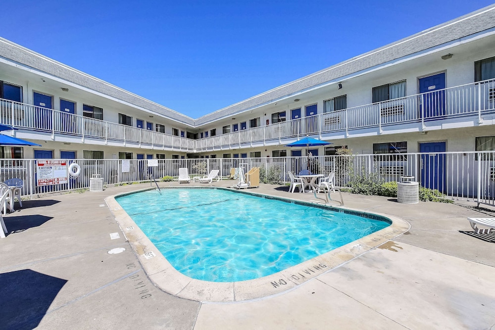 Motel 6 Oakland Airport - photo 17