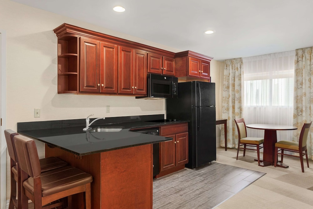 Hampton Inn Colchester - photo 24