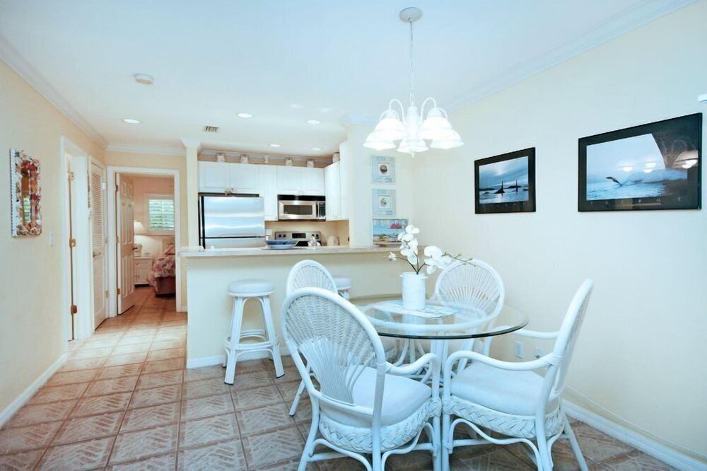 Sanibel Arms G8 2bed 2bath in Sanibel, United States