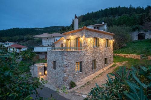 Aries Marvelous 2floors Maisonette Old Town of Kyparissia — hotel in Kyparissia