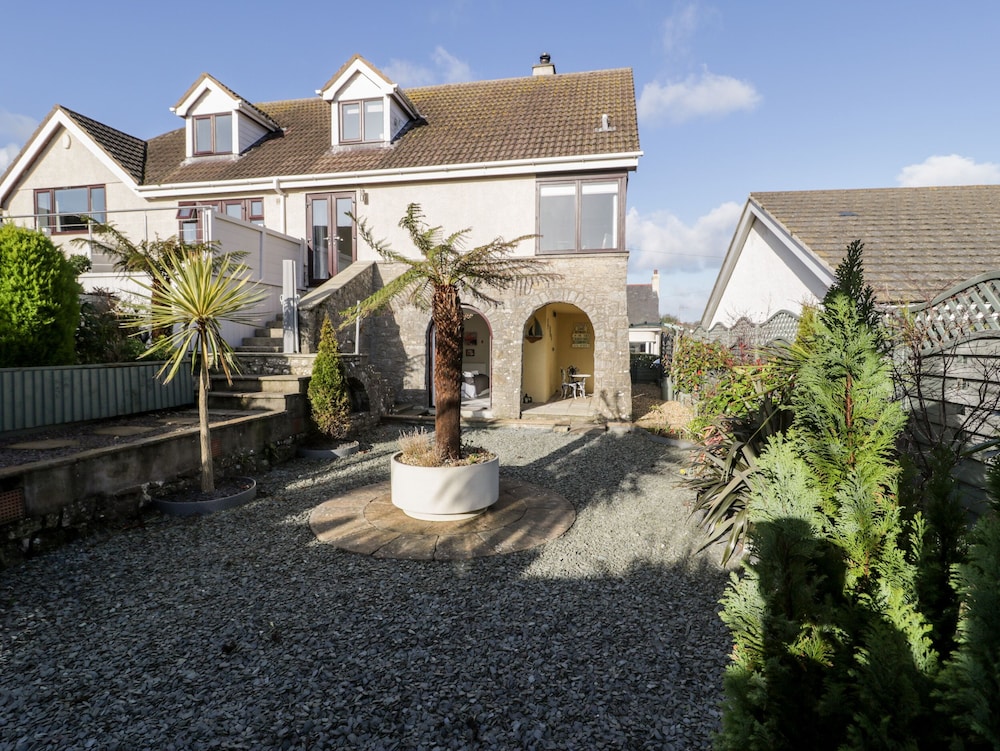 The Chalet — 4-Star Luxury Hotel in Benllech, United Kingdom