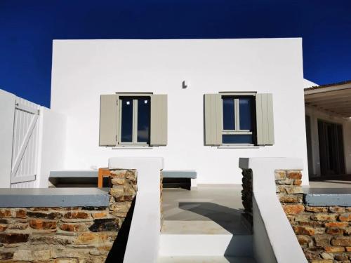 Chic Flat with Terrace in Antiparos And Sea View — 4-Star Luxury Hotel in Antiparos, Greece
