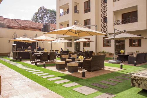Charming cosy one bed condo with heated pool