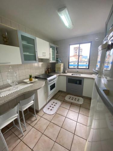 Ótimo Apartamento vista mar a 70 metros
