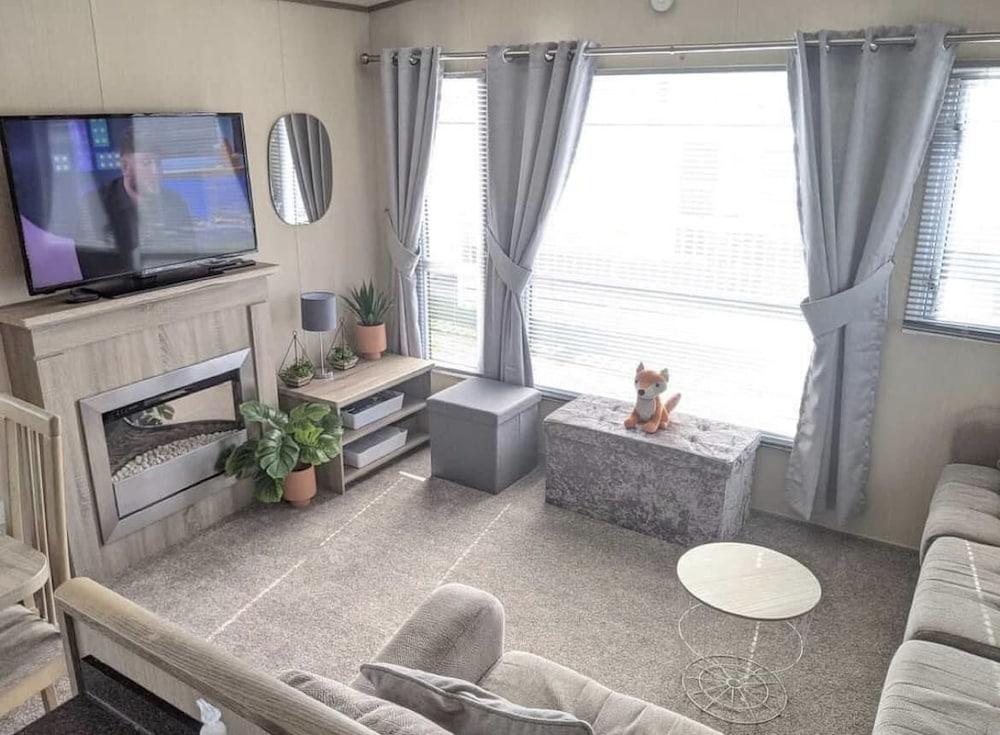 Immaculate Sen Friendly 3 Bed Caravan In Porthcawl 17389017 — Porthcawl