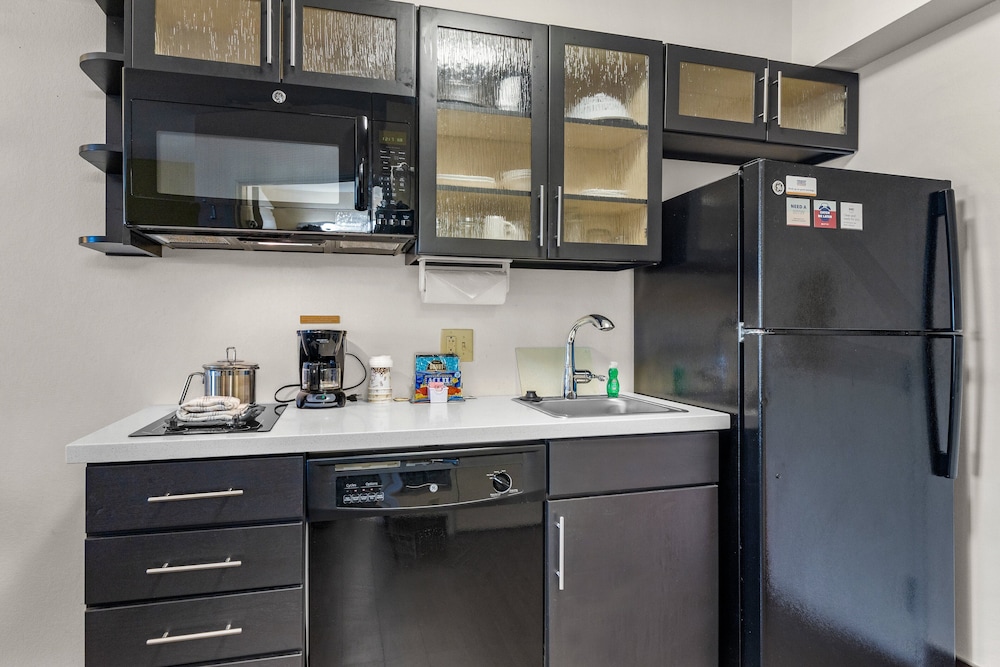 Candlewood Suites Erie by IHG - photo 12
