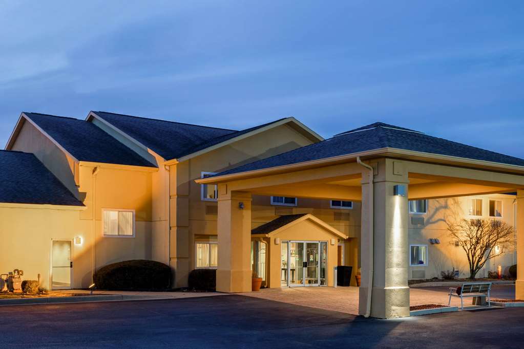 La Quinta Inn & Suites by Wyndham Frankfort - photo 3