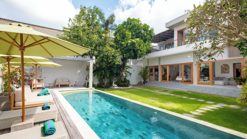 Villa Latima by Villa Finder — 4-Star Luxury Hotel in Seminyak, Indonesia