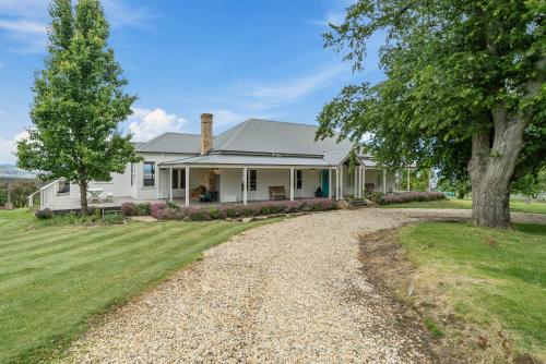 Mansfield Manor - carbon neutral hotel in Unknown City